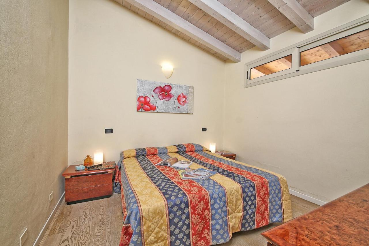 Aparthotel Il Colombaro Salò Esterno foto