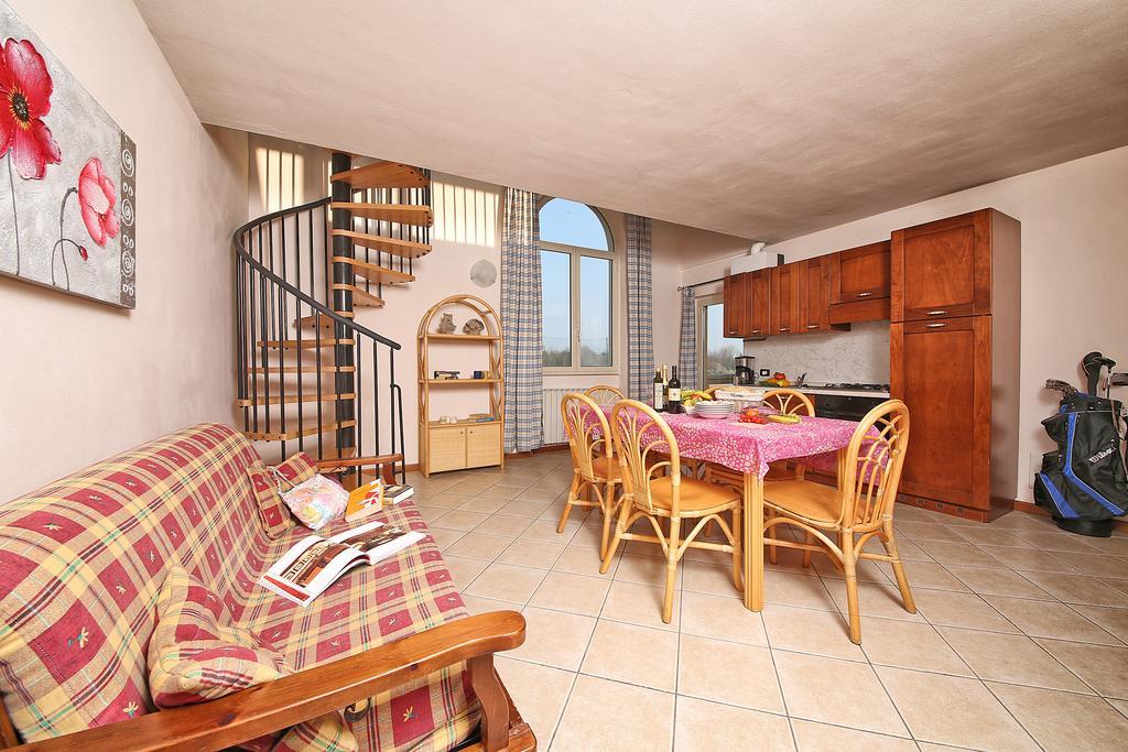 Aparthotel Il Colombaro Salò Camera foto