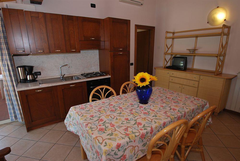 Aparthotel Il Colombaro Salò Esterno foto