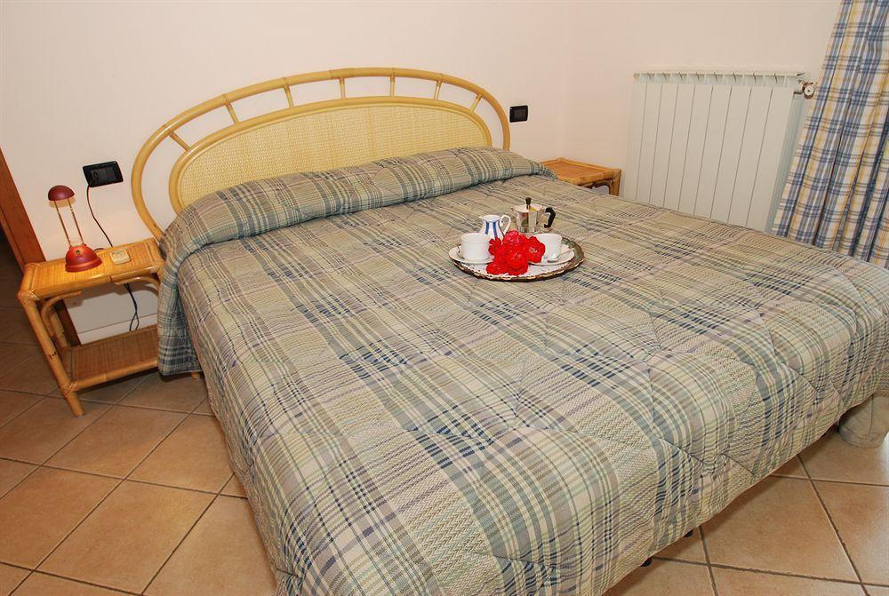 Aparthotel Il Colombaro Salò Esterno foto