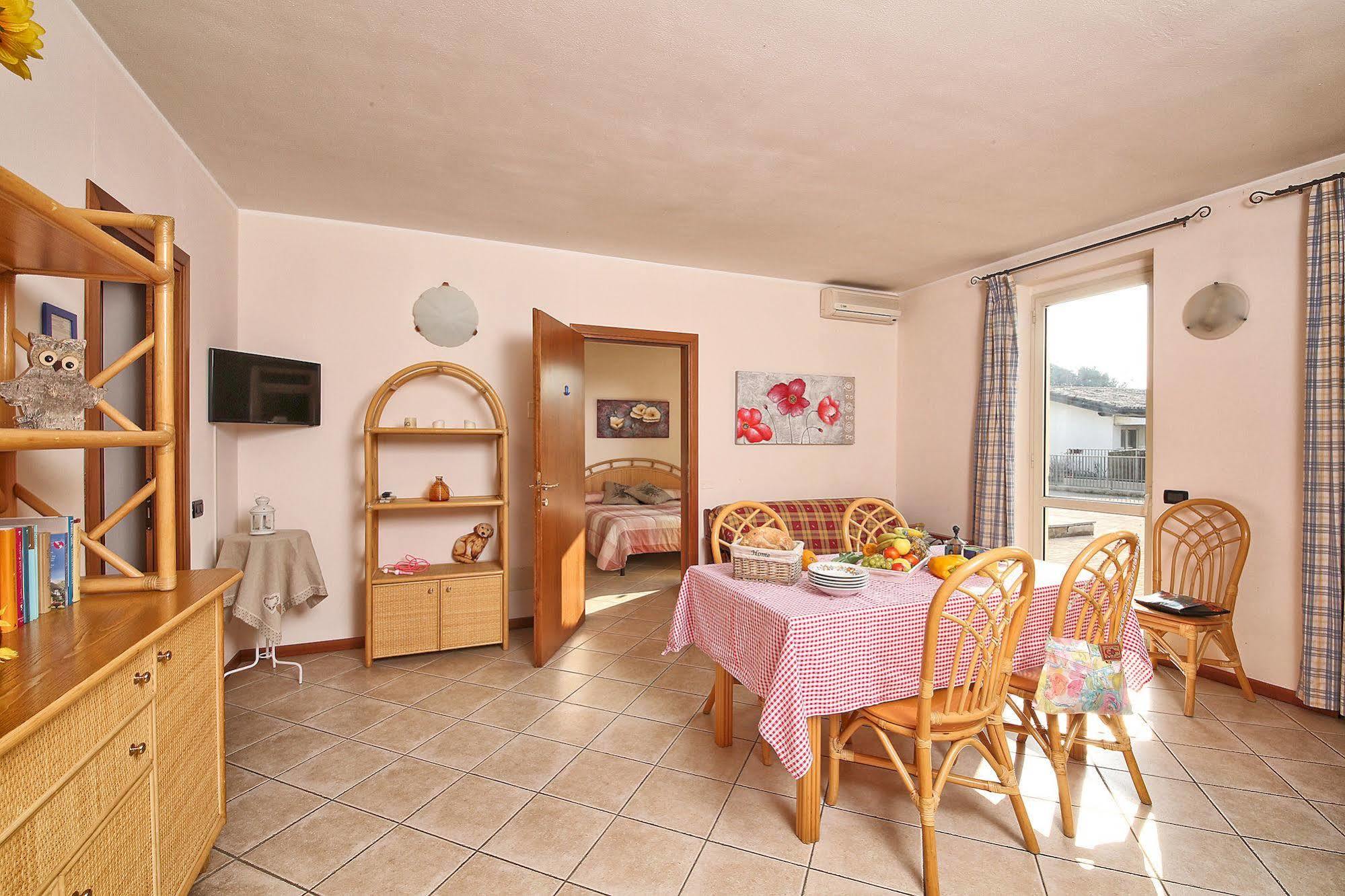 Aparthotel Il Colombaro Salò Esterno foto