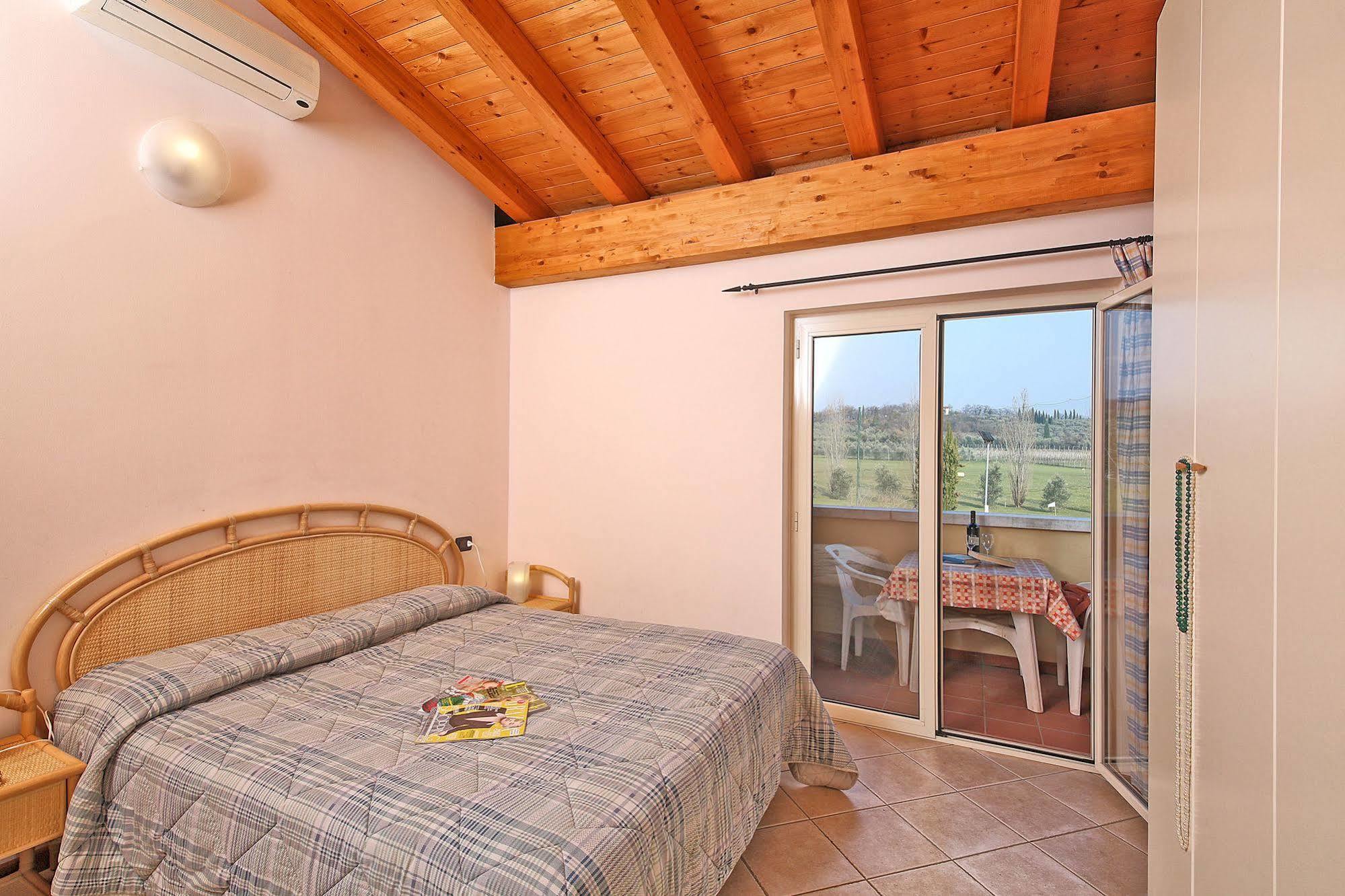 Aparthotel Il Colombaro Salò Esterno foto