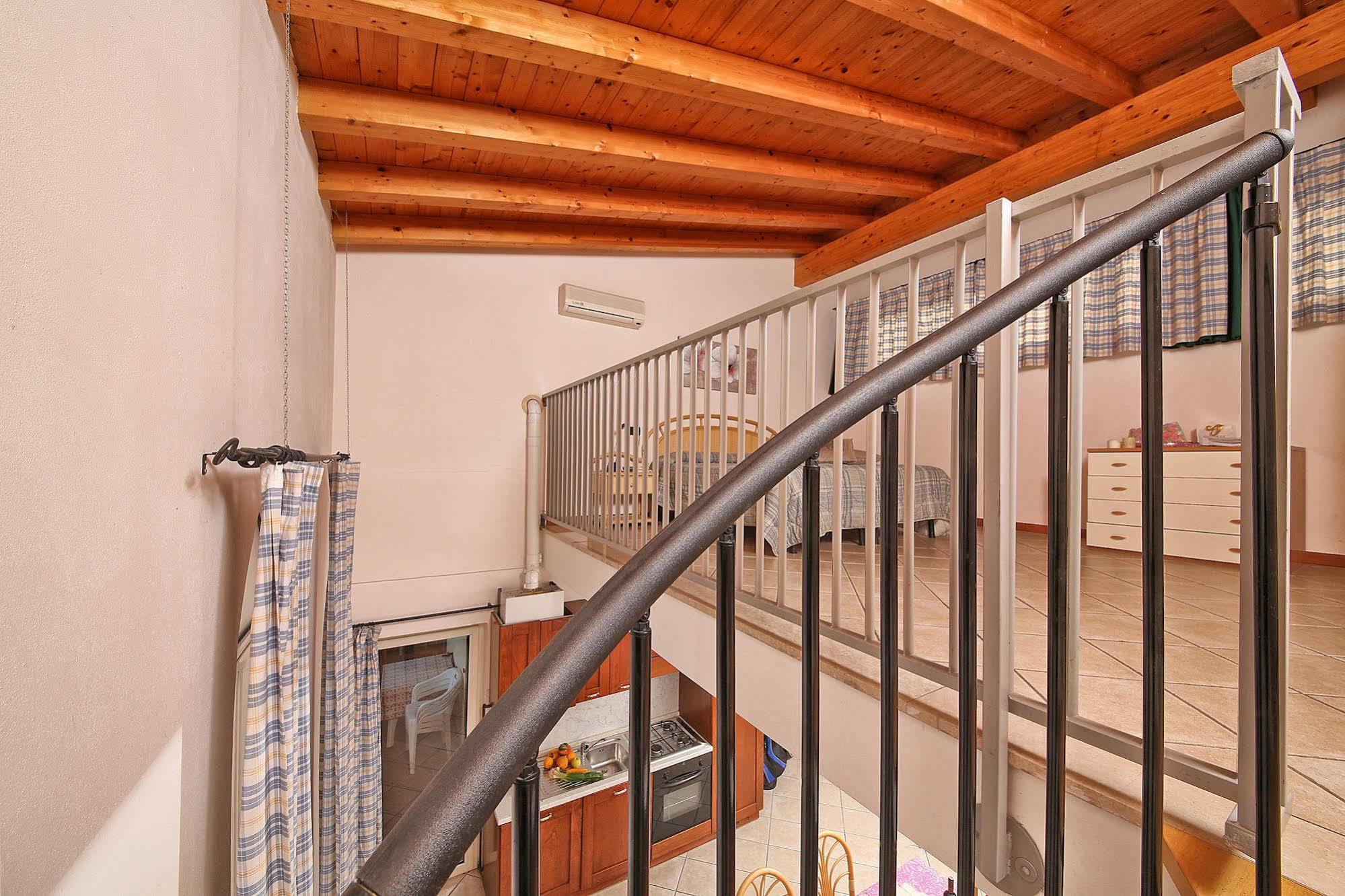 Aparthotel Il Colombaro Salò Esterno foto